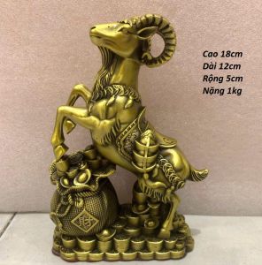 Tượng Dê phong thuỷ đứng túi tiền đế vàng chất liệu bằng đồng vàng SA0710