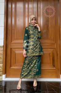 (BISA COD)SETELAN ATASAN DAN ROK ASHANTY MOTIF SONGKET PRINTING BUKAN TENUN YA CEWEK SAJA DAPET BAJU TUNIK DAN ROK SPAN BATIK JUPRI( ADA COUPLE DAN SERAGAM DI FOTO PRODUK LAINNYA YA) GALLERYKEBAYA RUMAH SONGKET BANDUNG GAUNHIJABSALE SONGKET PALEMBANG