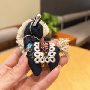 SHIRUI ผ้า พวงกุญแจม้า ขนาดเล็ก เชือกถัก เข็มกลัดสัตว์ปัก ใหม่ ทำด้วยมือ จี้กระเป๋าเป้ กระเป๋าอุปกรณ์เสริม
