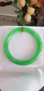 🍓🍓🍓Vòng tay nữ đá cẩm thạch Lý Trong A 55mm x cọng 8mm Màu Xanh lá tươi sáng bóng đều cả vòng rất đẹp Nữ 54kg - 63kg đeo mệnh Mộc mệnh Hỏa mệnh Thủy có 1100k ạ