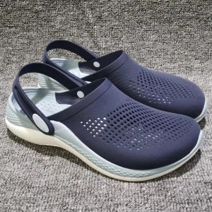 [Ready Stock]Slippers Breathable Non-Slip Lightweight Beach Shoes