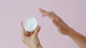 Dead Sea Collection Moisturising Night Face Cream with 3X Collagen – Anti Aging ing Facial Moisturiser with Dead Sea Minerals and Vitamin E for Women and Men – All Skin Types (50 ml)