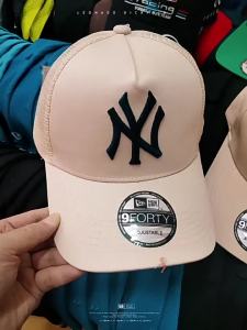 Cross-Mirror Rugby Cap Mustang Autumn Hat Men and Women Embroidered Flat Brim Hat Outdoor Sun Protection Hat Adjustable Hat