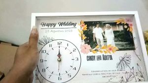 photo jam custom+frame dan kaca untuk hadiah pernikahan/ulang tahun/wisuda/couple Jam Dinding Kayu Elegan Desain Unik Jam Pernikahan Jam Dinding Dengan Fungsi Snooze - Lazada