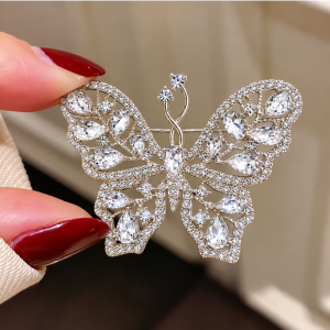 Trâm cài áo hình bướm đính đá toàn bộ cánh bướm pha lê hình Marquise thiết kế rỗng ghim bướm đính đá pavé trang sức cổ điển sang trọng.