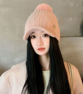 Following TB164 หมวกกันหนาวผู้หญิงแบบมีปีก