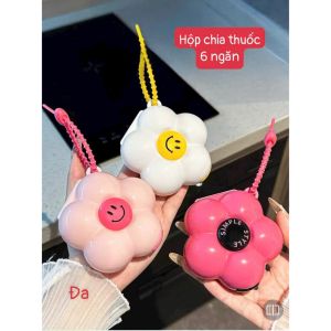 Hộp Chia Thuốc 6 Ngăn Hình Hoa Cute Mini Có Dây Móc – Đựng Thuốc Trang Sức Tiện Mang Du Lịch