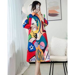 Chất lượng mới⭐Một người một nếp gấp⭐Miyake cổ áo gấp gấp thời trang mới cardigan váy in graffiti khí chất lượng tuổi giảm thịt lỏng bao phủ Váy Midi