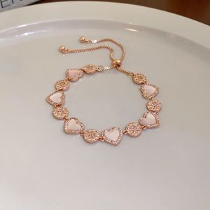 สร้อยข้อมือหัวใจสีโรสโกลด์สำหรับผู้หญิง 2024 ปีใหม่ แสงหรูหราใหม่ เครื่องประดับข้อมือระดับสูงที่ประณีต อุปกรณ์เสริมสำหรับเพื่อนที่ดีที่สุด