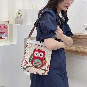 CURIO12 ลำลองแบบสบายๆ วินเทจ ถุงเก็บสัมภาระ กระเป๋าสะพายไหล่แบบสั้น จุได้มาก นกฮูกนกฮูก ช้างสีฟ้า แถบลายทาง กระเป๋า Crossbody กระเป๋าผ้าถัก กระเป๋าผ้าแคนวาส กระเป๋าถือสไตล์ชนเผ่า กระเป๋าสไตล์เกาหลี กระเป๋าสะพายไหล่สำหรับผู้หญิง