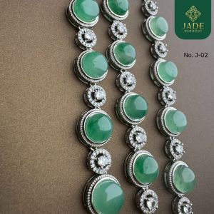 สร้อยข้อมือเงินประดับหยกทรงคาโบชอง สีเขียว สัญลักษณ์โชคลาภ ความมั่งคั่ง การคุ้มครอง หรูหราด้วยเพชร