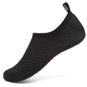Wearing lightweight and fast drying outdoor camping sports shoes for men and women on the water shoes beach