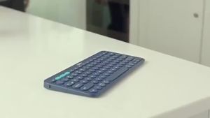【1-Year Warranty】 K380 Multi-Device Bluetooth Wireless Keyboard for Laptop SmartPhone Keyboards High Quality