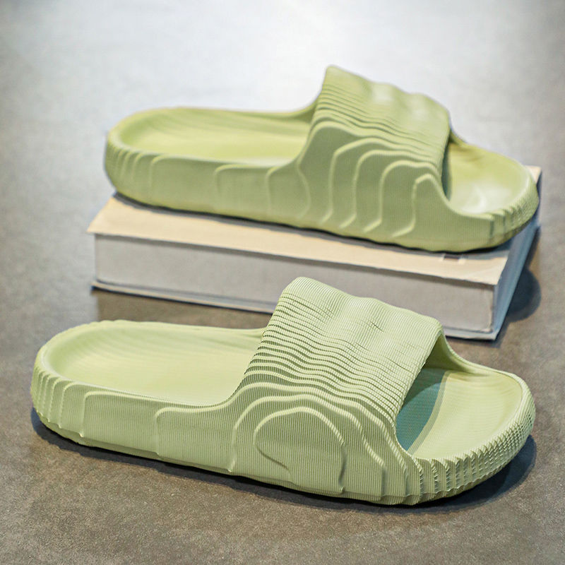 Nuove ciabatte di tendenza per uomo e donna, con suola morbida, impermeabili e antiscivolo, perfette per la spiaggia e il mare.
_voghion.com