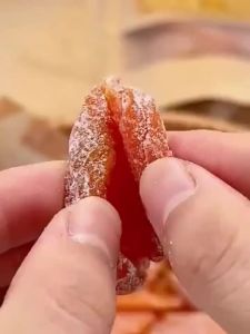 Dried Loquat with Bamboo Salt Seedless loquat Licorice loquat Yellow-skinned loquat Sweet and Sour Fruit Preserves Soothes the throat clears the lungs and resolves phlegm Bamboo Bee Salt Loquat Dried Fruit