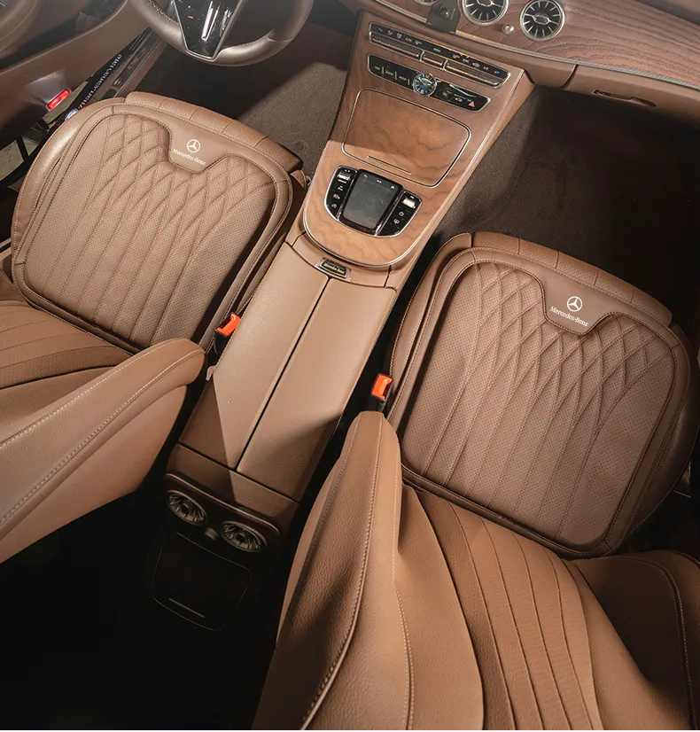 Just Like Lot De 2 Autocollants En Métal Pour Siège De Voiture AMG Mercedes Benz AMG W212 W205 W213 W463 W221 W220 W207 W177 W204 GLA CLA CLS AMG Autocollant (nom De Couleur : Pour Logo AMG