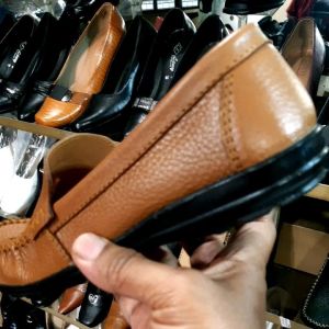 Sepatu Wanita Kulit Flat Slip On Terbaru