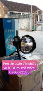 Đèn pin cầm tay siêu sáng chiếu xa 1000m chống thấm nước có chân đế W591 đèn pin Q UÂN Đ ỘI