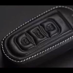 High quality leather for Toyota key cover Remote key case with key holder for Car Logo keychain Auris HiLux Corolla Fortuner Prado Verso Camry Reiz Yaris Vitz Vios Avanza Rav4