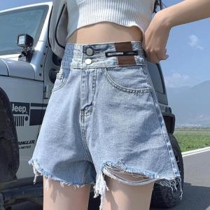 white july🌸พร้อมส่ง กางเกงเอวสูงปรี๊ดขาสั้น กางเกงขาสั้นใส่สบาย กางเกงขาสั้นยีนส์ขาดๆ สไตล์เรโทร ทรงลำลอง อเนกประสงค์