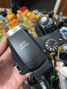 Máy ảnh Fujifilm Finepix S5700 mầu cổ điển