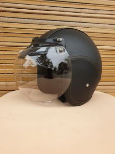 Helm kulit dewasa warna full hitam