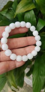 Vòng Tay Nữ Đá Ngọc Hoà Điền TRẮNG bầu Tự Nhiên Size 9li5 đẹp Màu Trắng sáng Nữ mệnh Kim Thủy mang năng lượng tích cực may mắn tài lộc tốt công việc đeo đẹp xinh tay có 380k ạ