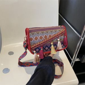 JEAWR พู่ห้อยคอ กระเป๋าสะพายไหล่โบฮีเมียน สีสันสดใส งานปัก กระเป๋าสะพายข้างสไตล์ชนเผ่า ง่ายๆ กระเป๋าผ้าทอสไตล์เกาหลี กระเป๋าความจุขนาดใหญ่ สำหรับผู้หญิง