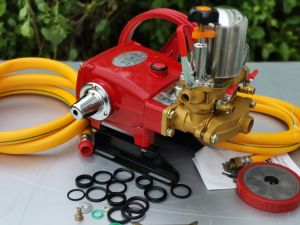 ปั๊มพ่นยาสามสูบ 1 นิ้วมีถังพักลมแรงดัน ตรา Earth