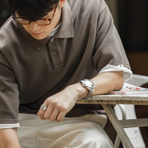 Maden 2024 ผู้ชายผู้ใหญ่ ชุดเทรด สุขเกสุ�ที่ย้อนยุคปกแบบไม่รีด สำหรับฤดูร้อนเสื้อยืดแขนสั้นธุรกิจสำหรับผู้ใหญ่