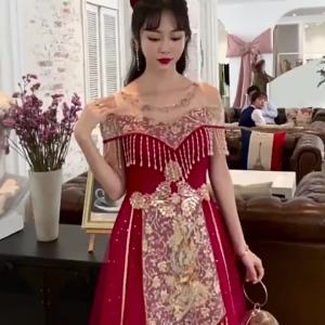 Váy cưới 2026 mới mùa thu và đông màu đỏ vang váy cưới Trung Quốc váy đính hôn cho phụ nữ