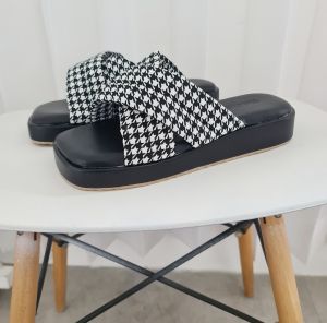 Leora Veddira - Bloomberg - Sandal Wedges Big Size Jumbo - BIG SIZE JUMBO - Hak 4 cm - BS Wedges Tribal - SANDAL BIG SIZE JUMBO - Sandal Big Size Jumbo Wanita - Sendal Dewasa Perempuan