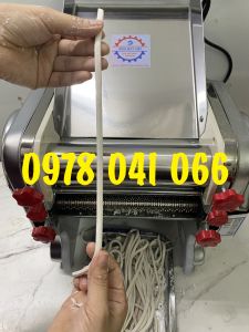 Máy cán bột cắt sợi mỳ sợi phở sợi bánh canh 6mm lô cán FKM220