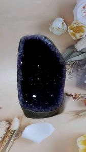 KRISTAL SG: Uruguay Emperor Amethyst Geode. 乌拉圭帝王紫晶镇深窝