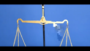 Vintage Metal Balance Scale Ornament Home Decors Libra Scale Statue Elegant Desktop Display for Office and Living Room