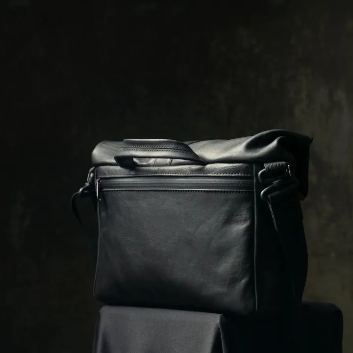 Wotancraft%20PILOT%20LEATHER%20TRAVEL%20CAMERA%20BAG%207L%20UPGRADED%20-%20Image%202