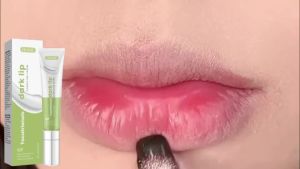 OUHOE 15g Lip Whitening Corrector Cream Tocotrienols Lightening Serum for Dark Lips - Anti-Wrinkle Moisturizing & Plumping Care