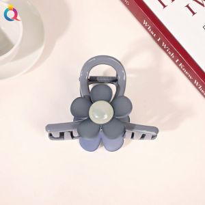 JEPITAN RAMBUT KOREA MOTIF BUNGA DAN HATI UKURAN SEDANG/KOREAN FLOWER AND HEART HAIRCLAW/JEPITAN RAMBUT KOREA LUCU