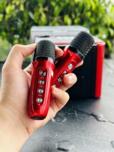 Loa karaoke YS-111 kèm 2 micro không dây chất lượng cao. Với thiết kế hoàn toàn mới lạ nhỏ gọn đẹp có đèn led mặt trước Kiểu dáng thiết kế hiện đại sang trọng