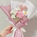 Hoa len handmade, hoa móc len, bó hoa làm quà tặng được bó sẵn, nhiều màu sắc. 