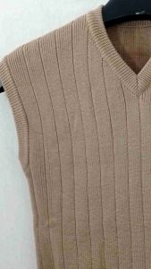 Tank Top Rajut Salur: Desain Nyaman untuk Aktivitas Outdoor