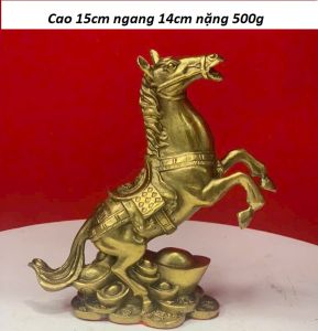 Tượng ngựa đứng trên thỏi vàng chất liệu bằng đồng vàng MS480