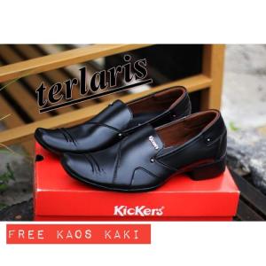Sepatu Kickers Pantofel Kancing Casual Slop Black (Free Kaos Kaki)