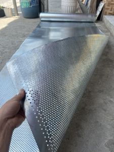 ( Khổ cao 1m x dài 1m 2m....dày 4zem) Tôn dầu mạ kẽm đột lỗ tổ ong tôn dầu lỗ 4ly