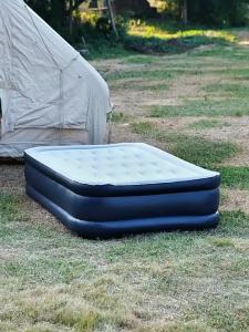 Double/Single Flocked Inflatable High Bed Home Thickened Outdoor Mattress with Electric Air Pump Automatic Inflation Bed