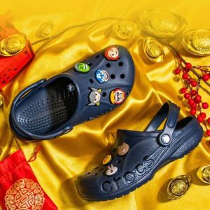 Crocs Classic Clog //Buy 1Pair Free 2 Jibbits=50฿// รองเท้าแตะ รองเท้าหัวโตเบ่านี่ม รองเท้าลำลอง รองเท้าผู้ชาย รองเท้าครอส์ผู้หญิ่ง