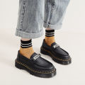 รองเท้าโลฟเฟอร์ผู้ชายแถบสีเหลืองคู่ Dr. Martens แผ่นเหล็กป้ายชื่อรองเท้าคู่รุ่นรองเท้าชายหญิง. 
