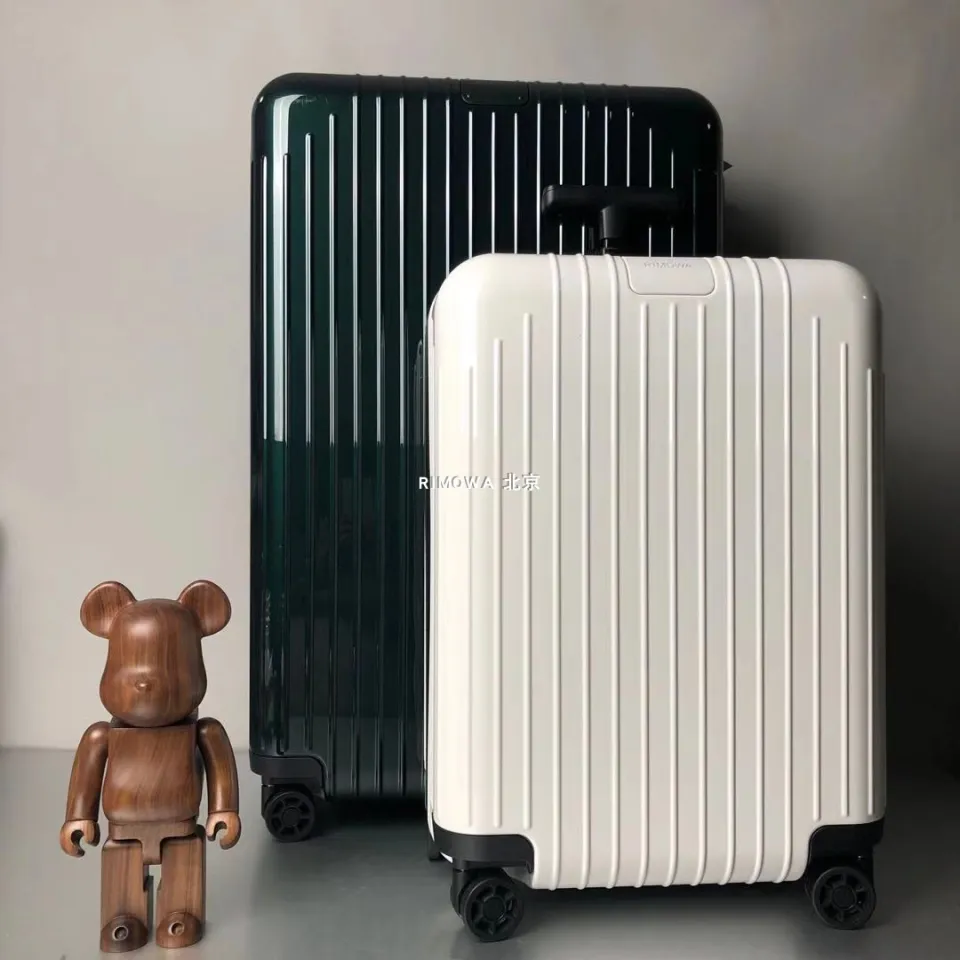 Rimowa cheap essential light