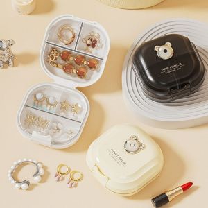 AZDH น่ารักน่ารักๆ ที่จัดเก็บเครื่องประดับเล็กๆ มีช่องแยก การ์ตูนหมี กล่องเก็บเครื่องประดับ แฟชั่นสำหรับผู้หญิง กันความชื้น กล่องยาแบบพกพา สำหรับบ้าน