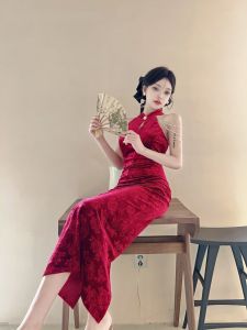 ชุดกี่เพ้ายาว2024ทันสมัยสำหรับผู้หญิงชุดรัดรูปกับมุกปกจีนเสื้อผ้าหรูหราเซ็กซี่แบบดั้งเดิมเสื้อผ้าแฟชั่นยืดได้ปาร์ตี้มื้อเย็นช่วงเย็นสีดำสีแดง